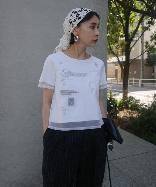 Ameri(アメリ)の「SHEER LAYERED GLIMMER GRAPHIC TEE(Tシャツ/カットソー・レディース・ブルー/チャコールグレー/ホワイト・MEDIUM/SMALL)」の11枚目の写真