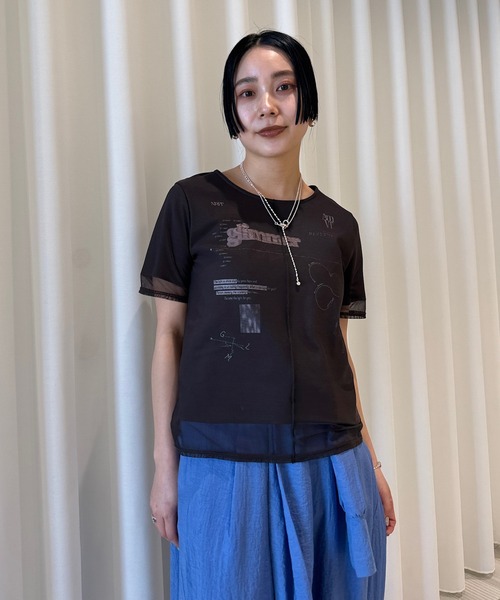 Ameri(アメリ)の「SHEER LAYERED GLIMMER GRAPHIC TEE(Tシャツ/カットソー・レディース・ブルー/チャコールグレー/ホワイト・MEDIUM/SMALL)」の20枚目の写真