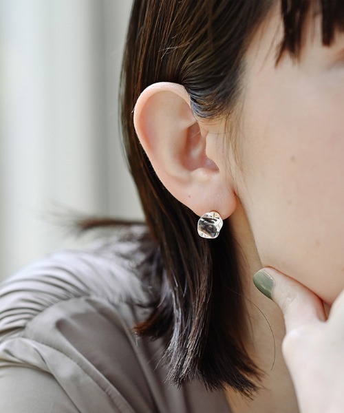 HARIO Lampwork Factory(ハリオランプワークファクトリー)の「ピアス フロート(ピアス(両耳用)・レディース・クリア・FREE)」の1枚目の写真