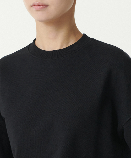 MUSINSA STANDARD WOMAN（ムシンサスタンダードウーマン）の「ウィメンズオーバーサイズスウェットシャツ[ブラック]（スウェット・レディース・その他・LARGE/MEDIUM/SMALL/X-SMALL）」の4枚目の写真