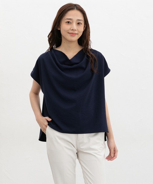 Honeys(ハニーズ)の「【ハニさら・接触冷感】ドレープネックブラウス(シャツ/ブラウス・レディース・ブルーグリーン/グレイッシュベージュ/モカ/ネイビー・L/LL/M/S)」の7枚目の写真