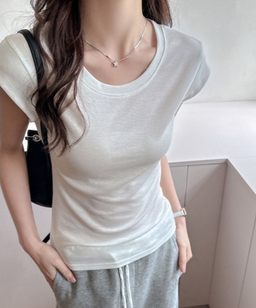 yuue' ( wear )（ユーイ）の「ワイドネックフレンチスリーブTシャツ（Tシャツ/カットソー・レディース・レッド/ホワイト/ブラック・FREE）」の6枚目の写真