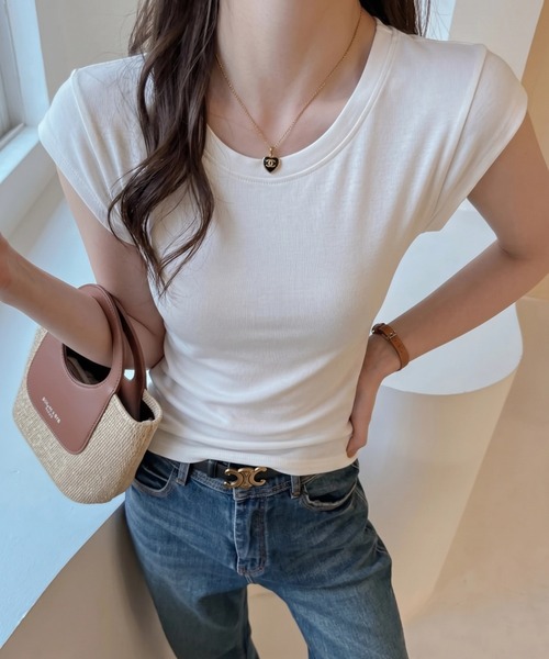 yuue' ( wear )（ユーイ）の「ワイドネックフレンチスリーブTシャツ（Tシャツ/カットソー・レディース・レッド/ホワイト/ブラック・FREE）」の9枚目の写真