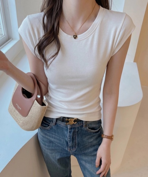 yuue' ( wear )（ユーイ）の「ワイドネックフレンチスリーブTシャツ（Tシャツ/カットソー・レディース・レッド/ホワイト/ブラック・FREE）」の8枚目の写真