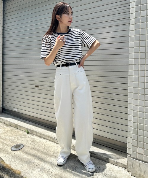 MYMOOD.(マイムード)の「ウエスト切り替え入り バレルレッグデニム裾切りっぱなしカラーデニム(デニムパンツ・レディース・ブラック/ブラウン/オフホワイト・M)」の22枚目の写真