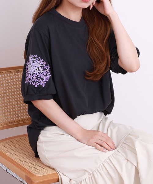 FUNALIVE(ファンアライブ)の「刺繍スリープ 五分袖プルオーバー(Tシャツ/カットソー・レディース・チャコールグレー/オフホワイト・L/M)」の2枚目の写真