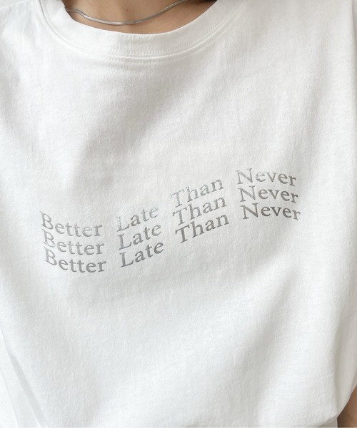 Meli rich(メリーリッチ)の「オーバーサイズロゴTシャツ(Tシャツ/カットソー・レディース・グレー系その他2/グレー系その他/ホワイト×シルバー/ホワイト×レッド/ホワイト×ブラック・FREE)」の16枚目の写真