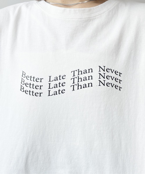 Meli rich(メリーリッチ)の「オーバーサイズロゴTシャツ(Tシャツ/カットソー・レディース・グレー系その他2/グレー系その他/ホワイト×シルバー/ホワイト×レッド/ホワイト×ブラック・FREE)」の10枚目の写真