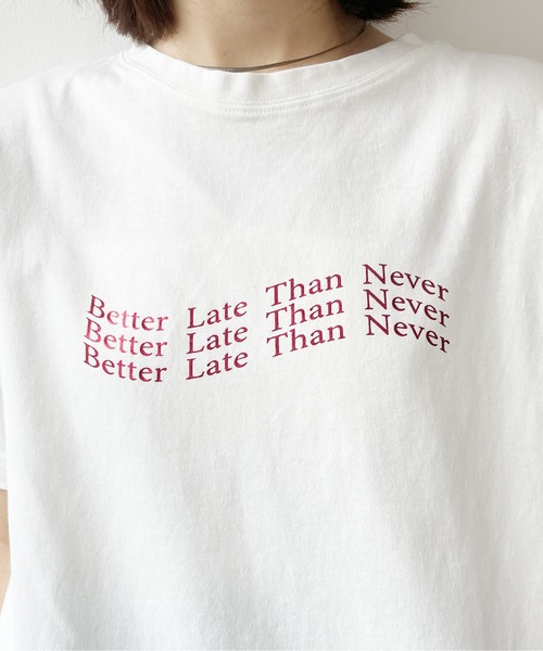 Meli rich(メリーリッチ)の「オーバーサイズロゴTシャツ(Tシャツ/カットソー・レディース・グレー系その他2/グレー系その他/ホワイト×シルバー/ホワイト×レッド/ホワイト×ブラック・FREE)」の17枚目の写真