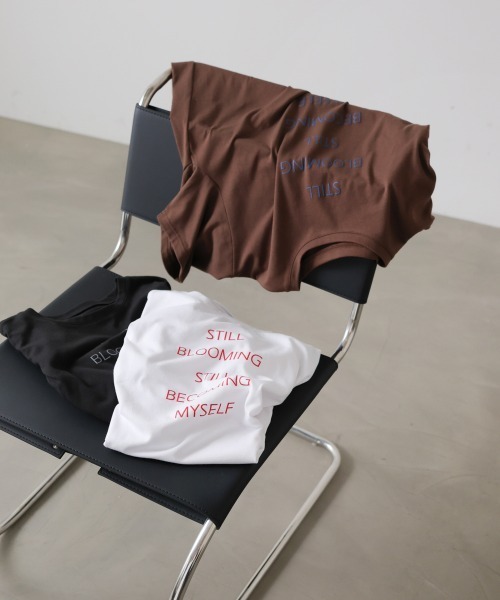 Bab(バブ)の「立体プリントオーバーサイズロゴTEE(Tシャツ/カットソー・レディース・オフホワイト/ブラウン/ブラック・FREE)」の4枚目の写真