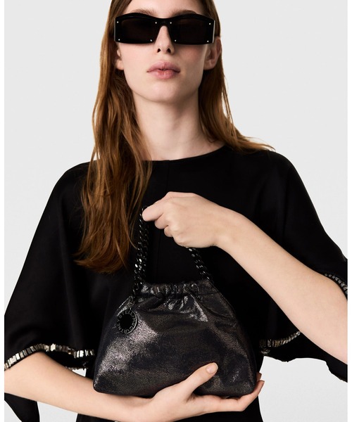 STELLA McCARTNEY(ステラマッカートニー)の「Falabella Mini Drawstring Bag / ファラベラ ミニ ドローストリング バッグ(ショルダーバッグ・レディース・ダークネイビー・ONE SIZE)」の4枚目の写真
