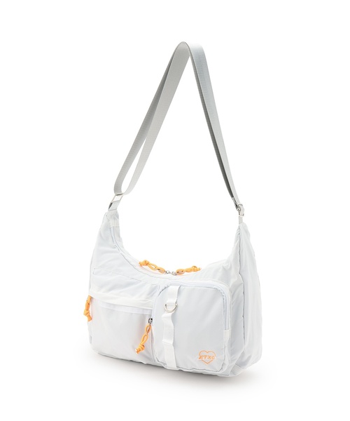 LOVETOXIC(ラブトキシック)の「【LTXC】ダブルポケットナイロンショルダー(ショルダーバッグ・キッズ・オフホワイト/シルバー/ブラック・F)」の2枚目の写真