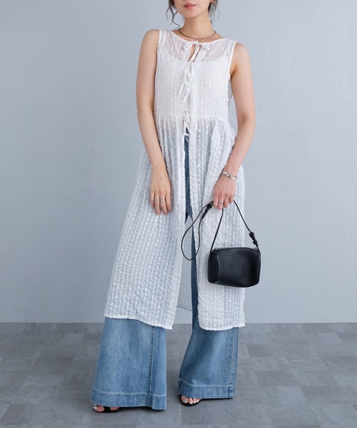 murea(ミュレア)の「2WAYシアーノースリーブロングジレワンピース(ワンピース・レディース・ホワイト/ブラック・FREE)」の6枚目の写真