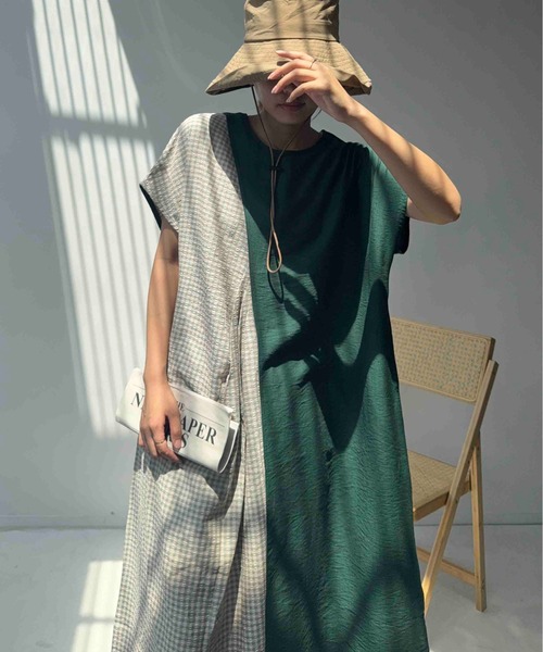 AS KNOW AS plus(アズノゥアズプラス)の「☆やさしく異素材ななめ切り替え さらりとロングワンピース(ワンピース・レディース・ネイビー系/ダークグリーン系/ブラック系・FREE)」の3枚目の写真