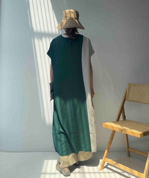 AS KNOW AS plus(アズノゥアズプラス)の「☆やさしく異素材ななめ切り替え さらりとロングワンピース(ワンピース・レディース・ネイビー系/ダークグリーン系/ブラック系・FREE)」の19枚目の写真