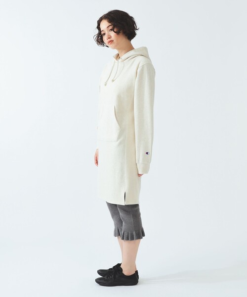 Ray BEAMS（レイビームス）の「【別注】Champion / フーディー スウェット ワンピース（ワンピース・レディース・ナチュラル/ネイビー・SMALL/MEDIUM）」の2枚目の写真