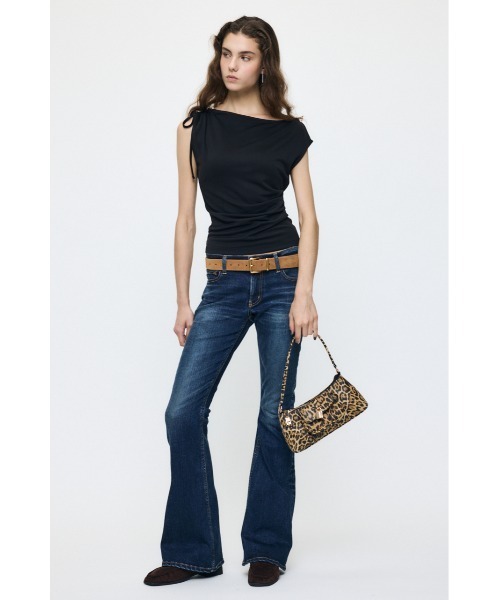 MOUSSY(マウジー)の「ASYMMETRY NECK RIBBON トップス(タンクトップ・レディース・ホワイト/レッド/ブラック・FREE)」の6枚目の写真