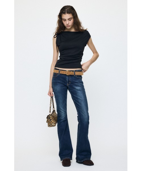MOUSSY(マウジー)の「ASYMMETRY NECK RIBBON トップス(タンクトップ・レディース・ホワイト/レッド/ブラック・FREE)」の7枚目の写真