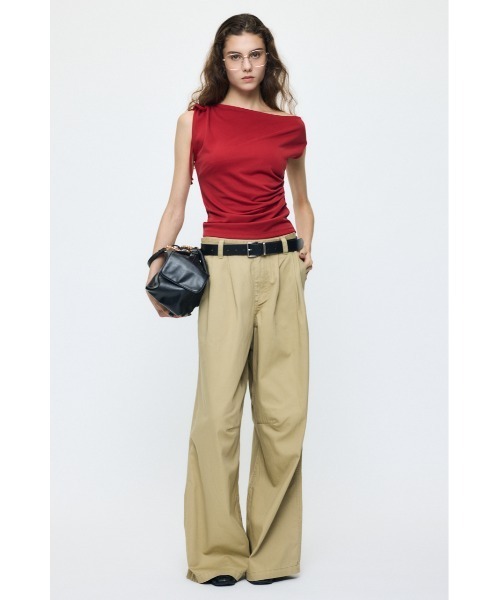 MOUSSY(マウジー)の「ASYMMETRY NECK RIBBON トップス(タンクトップ・レディース・ホワイト/レッド/ブラック・FREE)」の13枚目の写真