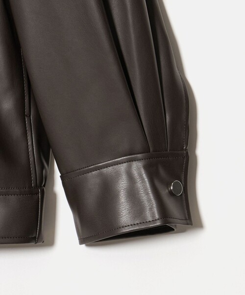 UNITED ARROWS(ユナイテッドアローズ)の「スタンドカラー レザーライク ブルゾン(ブルゾン・レディース・ダークブラウン/ブラック・38/36)」の21枚目の写真