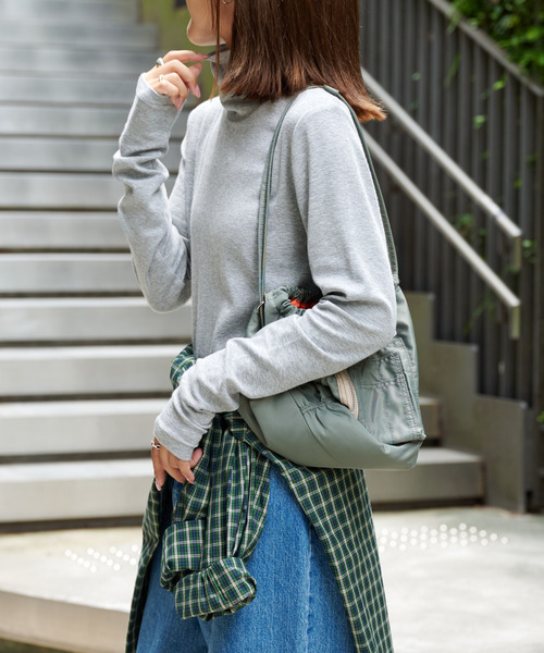OUTDOOR PRODUCTS（アウトドアプロダクツ）の「スラブジャージータートルネック（Tシャツ/カットソー・レディース・ホワイト/チャコールグレー・FREE）」の4枚目の写真