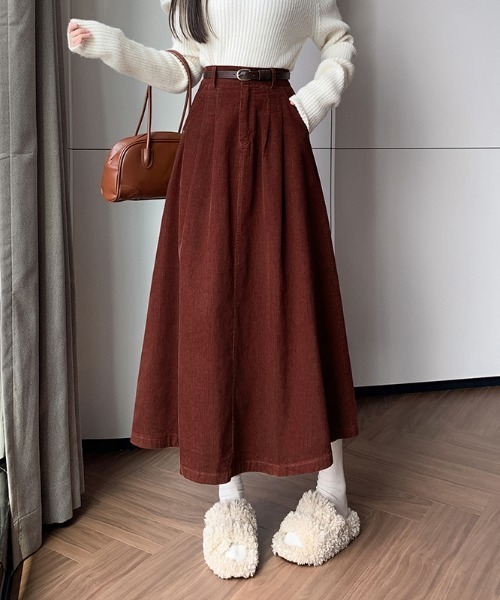 AMAJI(アマジ)の「プリーツ コーデュロイロングスカート(スカート・レディース・レッド/ブラウン/ブラック・SMALL/MEDIUM/LARGE/X-LARGE)」の3枚目の写真