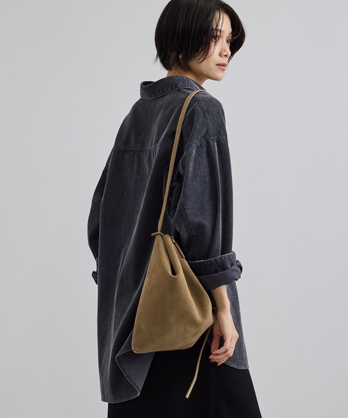 SALON adam et rope'(サロン アダム エ ロペ)の「【W S(ドゥーブル)】マルチWAYナチュラルレザーショルダーバッグ(ショルダーバッグ・レディース・ブラック/ベージュ・FREE)」の2枚目の写真