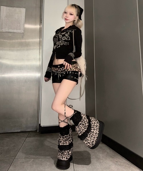Never mind the XU / Chikashitsu+(ネバーマインド ザ エックスユー / チカシツプラス)の「【BABY09】y2k print slim zipup top / 【ベイビーナイン】ロゴプリントスリムジップアップ長袖Tシャツ(Tシャツ/カットソー・レディース・ブラック/グレー・M)」の11枚目の写真