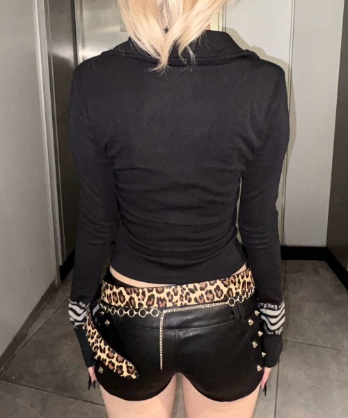 Never mind the XU / Chikashitsu+(ネバーマインド ザ エックスユー / チカシツプラス)の「【BABY09】y2k print slim zipup top / 【ベイビーナイン】ロゴプリントスリムジップアップ長袖Tシャツ(Tシャツ/カットソー・レディース・ブラック/グレー・M)」の8枚目の写真
