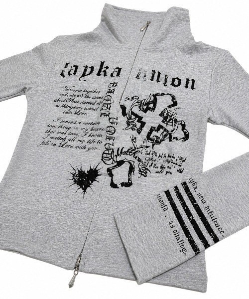 Never mind the XU / Chikashitsu+(ネバーマインド ザ エックスユー / チカシツプラス)の「【BABY09】y2k print slim zipup top / 【ベイビーナイン】ロゴプリントスリムジップアップ長袖Tシャツ(Tシャツ/カットソー・レディース・ブラック/グレー・M)」の16枚目の写真