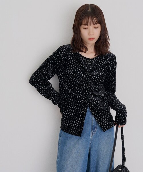 DISCOAT(ディスコート)の「【WEB限定】ベロア花柄コンパクトカーディガン(カーディガン/ボレロ・レディース・グレイッシュベージュ/ブルー/ブラック・FREE)」の8枚目の写真