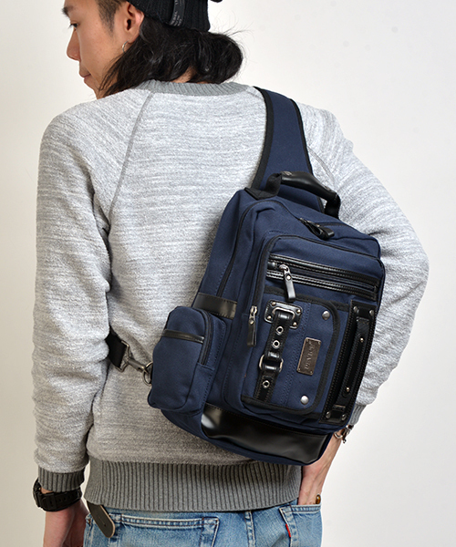 DEVICE(デバイス)の「DEVICE デバイスフォルマリッチ ビジネス メガ ボディバッグ ショルダーバッグ(ボディバッグ/ウエストポーチ・メンズ・グレー/ブラック/ネイビー・FREE)」の3枚目の写真