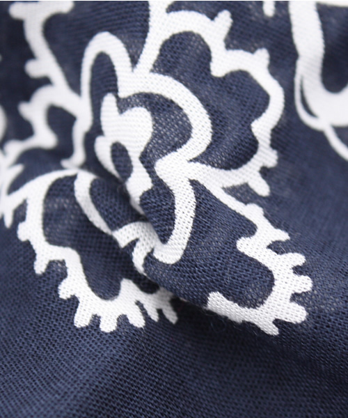 BEAMS BOY(ビームスボーイ)の「SAN FRANCISCO / バンダナ スカーフ(ストール/ショール・レディース・ブラック/レッド/グリーン/ネイビー・ONE SIZE)」の6枚目の写真