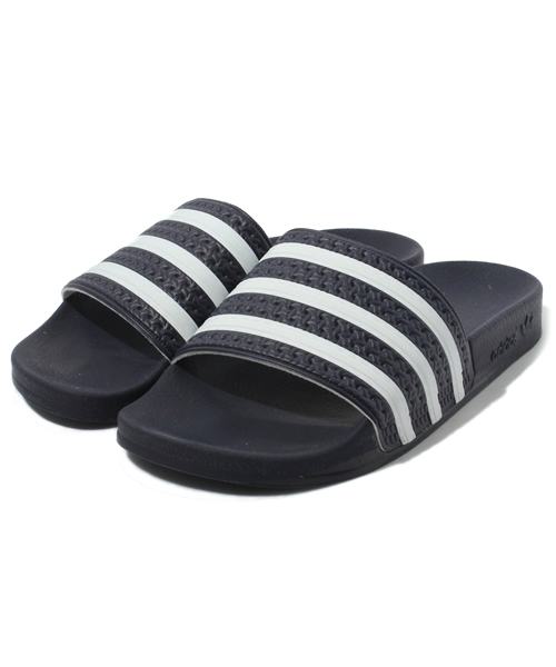 adidas（アディダス）の「ADILETTE（サンダル・メンズ・ホワイト/ブラック/ネイビー・26.5cm/27.5cm/28.5cm/24.5cm/23.5cm）」の3枚目の写真