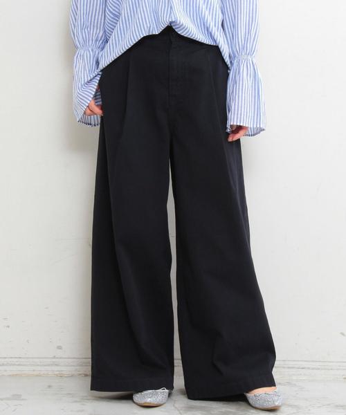 BEAUTY&YOUTH UNITED ARROWS（ビューティーアンドユースユナイテッドアローズ）の「【WEB限定】by ※∴ツイルチノタックワイドパンツ ◆（チノパンツ・レディース・ブラック/ベージュ/ダークグリーン/ネイビー・MEDIUM/SMALL/LARGE）」の4枚目の写真