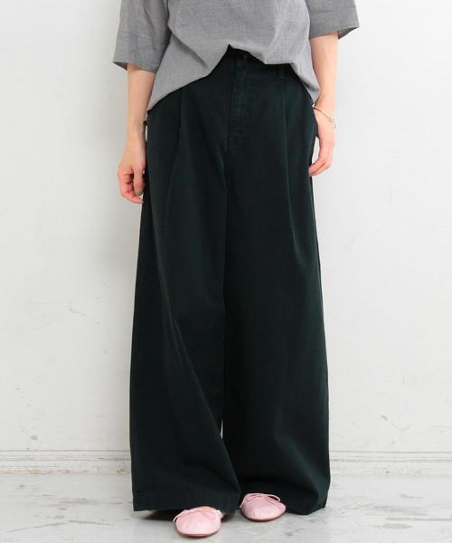 BEAUTY&YOUTH UNITED ARROWS（ビューティーアンドユースユナイテッドアローズ）の「【WEB限定】by ※∴ツイルチノタックワイドパンツ ◆（チノパンツ・レディース・ブラック/ベージュ/ダークグリーン/ネイビー・MEDIUM/SMALL/LARGE）」の3枚目の写真