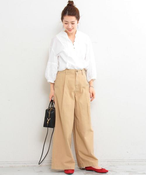 BEAUTY&YOUTH UNITED ARROWS（ビューティーアンドユースユナイテッドアローズ）の「【WEB限定】by ※∴ツイルチノタックワイドパンツ ◆（チノパンツ・レディース・ブラック/ベージュ/ダークグリーン/ネイビー・MEDIUM/SMALL/LARGE）」の7枚目の写真