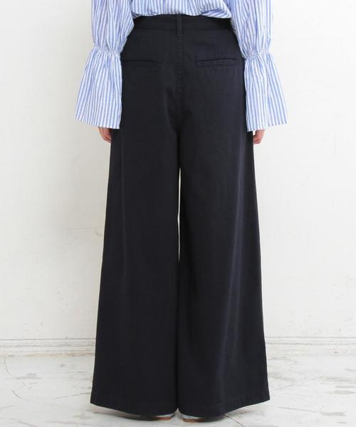 BEAUTY&YOUTH UNITED ARROWS（ビューティーアンドユースユナイテッドアローズ）の「【WEB限定】by ※∴ツイルチノタックワイドパンツ ◆（チノパンツ・レディース・ブラック/ベージュ/ダークグリーン/ネイビー・MEDIUM/SMALL/LARGE）」の12枚目の写真