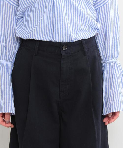 BEAUTY&YOUTH UNITED ARROWS（ビューティーアンドユースユナイテッドアローズ）の「【WEB限定】by ※∴ツイルチノタックワイドパンツ ◆（チノパンツ・レディース・ブラック/ベージュ/ダークグリーン/ネイビー・MEDIUM/SMALL/LARGE）」の13枚目の写真