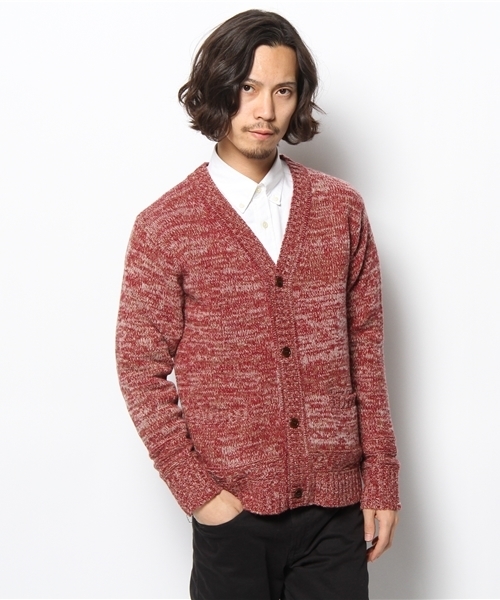 AMERICAN RAG CIE(アメリカンラグシー)の「AMERICAN RAG CIE Vネックニットカーディガン 109-TMK-M131-KN028(カーディガン/ボレロ・メンズ・ブラック/マスタード/レッド・1/2)」の3枚目の写真