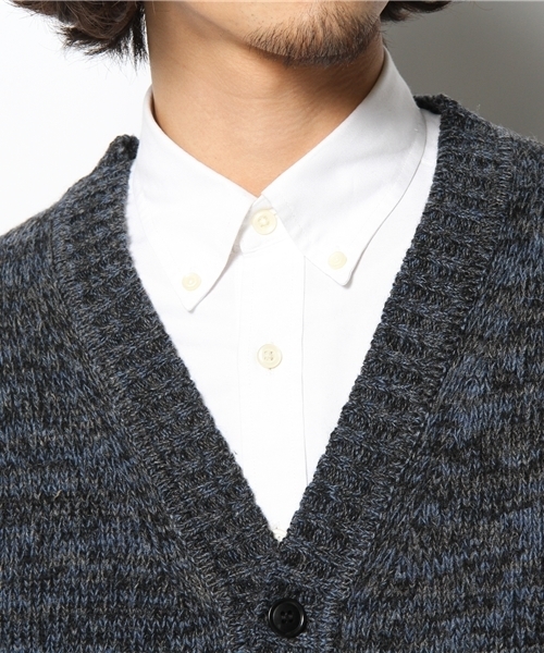 AMERICAN RAG CIE(アメリカンラグシー)の「AMERICAN RAG CIE Vネックニットカーディガン 109-TMK-M131-KN028(カーディガン/ボレロ・メンズ・ブラック/マスタード/レッド・1/2)」の8枚目の写真