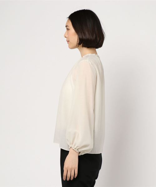 La TOTALITE(ラトータリテ)の「エアーボイルギャザーネックブラウス【手洗い可能】◆(シャツ/ブラウス・レディース・アイボリー・FREE)」の2枚目の写真