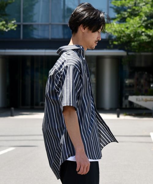 SHIPS(シップス)の「SU: レギュラーカラー ストライプ ボックス ショートスリーブ シャツ ■(シャツ/ブラウス・メンズ・オフホワイト/ブラック/ベージュ/ブルー・S/M/L)」の9枚目の写真