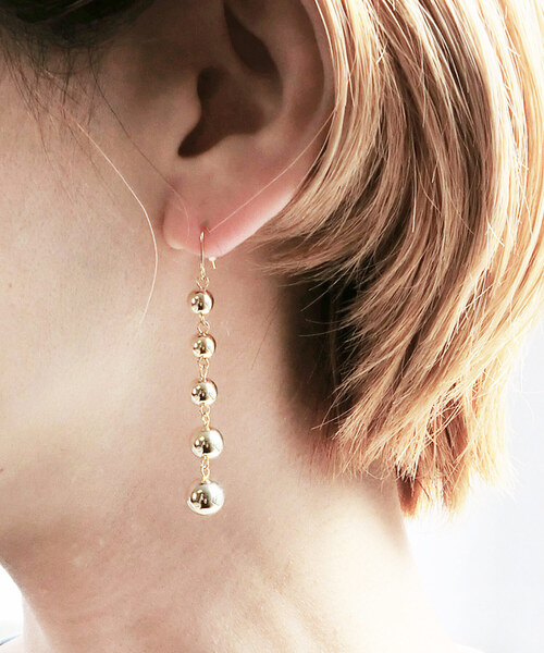 ISS（イズ）の「ISS:メタルボールフックロングピアス（ピアス（両耳用）・レディース・シルバー/ゴールド・FREE）」の4枚目の写真