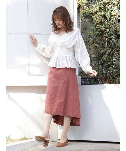 dazzlin（ダズリン）の「Ｖネックコットンペプラムトップス（シャツ/ブラウス・レディース・ブラック/オフホワイト/ミント・FREE）」の4枚目の写真