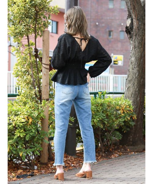 dazzlin（ダズリン）の「Ｖネックコットンペプラムトップス（シャツ/ブラウス・レディース・ブラック/オフホワイト/ミント・FREE）」の6枚目の写真