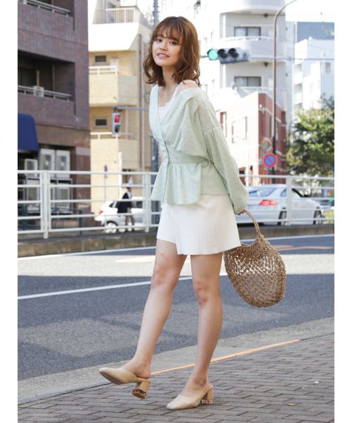 dazzlin（ダズリン）の「Ｖネックコットンペプラムトップス（シャツ/ブラウス・レディース・ブラック/オフホワイト/ミント・FREE）」の8枚目の写真