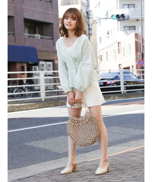 dazzlin（ダズリン）の「Ｖネックコットンペプラムトップス（シャツ/ブラウス・レディース・ブラック/オフホワイト/ミント・FREE）」の9枚目の写真