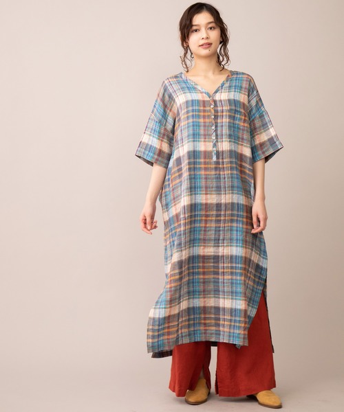 Munich（ミューニック）の「マドラスチェックリネン　Vネックリラックスワンピース(リゾートマキシワンピース)（ワンピース・レディース・ブルー・FREE）」の2枚目の写真