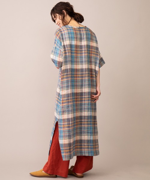 Munich（ミューニック）の「マドラスチェックリネン　Vネックリラックスワンピース(リゾートマキシワンピース)（ワンピース・レディース・ブルー・FREE）」の4枚目の写真